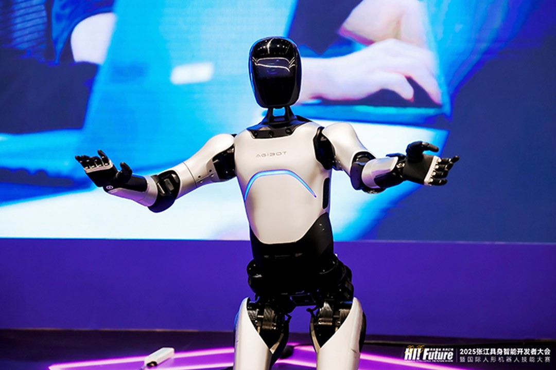 leyu.com远征A2成全球首个同时拥有中美欧认证的人形机器人